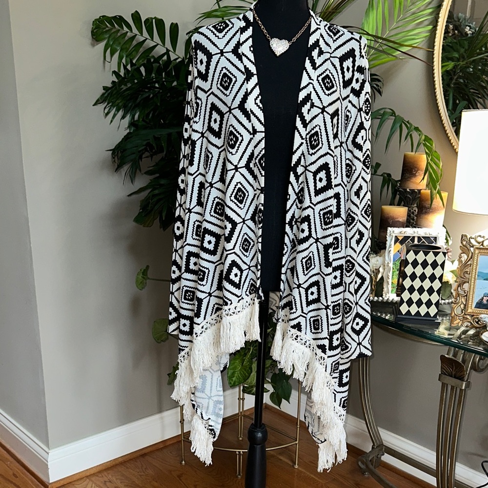 Massini Black and White Geometric Cardigan